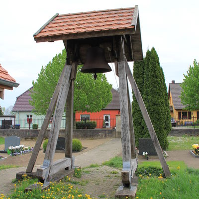 Tützpatz - Glocke Schossow