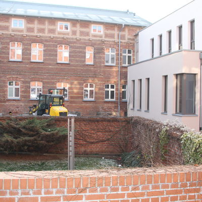 Bild vergr&ouml;&szlig;ern: Ansicht Hinterhof  (4)