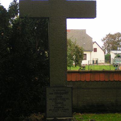 Breesen - Kriegerdenkmal Pinnow         