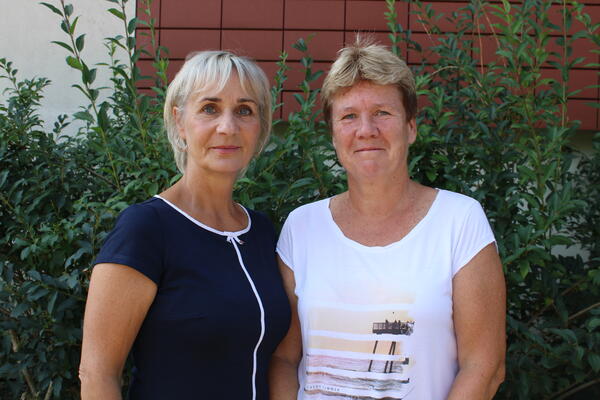 Schulleiterin Heike Bürger (li.) und stellvertretende Schulleiterin Katrin Haasmann