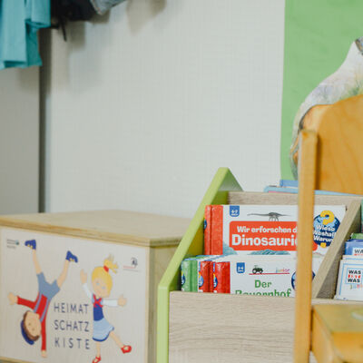 Bild vergr&ouml;&szlig;ern: Bücherwagen