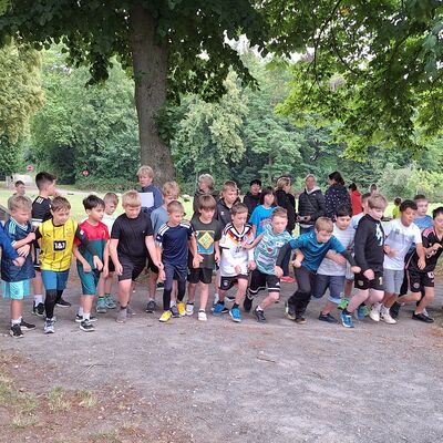 Bild vergr&ouml;&szlig;ern: Klosterberglauf am 09.07.2026 - Start der Jungen der 3. Klassen